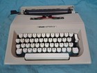 Pristine Olivetti Lettera 25 Portable Typewriter 1975   optional Transport Case 