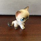 Littlest Pet Shop White Siamese Cat  Blue Eyes Lps  5 Retired Hasbro Red Magnet