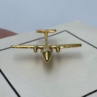 Dash 8 De Havilland Canada Dhc-8 Aircraft Airplane Lapel Pin Turboprop On Card