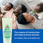 Johnson s Skin Nourish Creamy Oil  Aloe Scent   Vitamin E  Creamy  - 8 Fl  Oz
