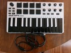Akai Professional Mpk Mini Special Edition 25-key Midi Controller  White blk