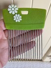 2 Vtg Green Daisy Flower Power   Orange Made In Hong Kong Metal Hair Picks 1960s