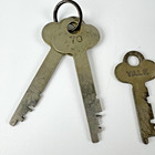 Lot Of 5 Vintage Safe Keys Various Shapes  Lot Mosler  Yale   Towne  H h m 