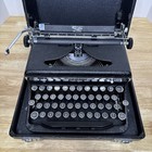 Vintage Royal De Luxe Typewriter 1938   39 Portable W  Case Black Glass Keys