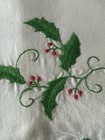 Vintage  2 White Christmas Guest Towels Embroidered   Appliqu   holly   Leaves