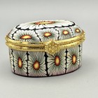 Vintage Porcelain Daisy Trinket Box     Hinged Gold   tone Pill   Jewelry Case