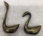 Vintage Brass Swan Figurine Pair  3 5      2 5    Tall  Preowned  set 2 