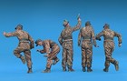 1 35 Wwii German Panzer Tank Crew Under Attack  5 Figures  - 6999
