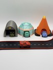 Disney Pixar Cars Mini Racers 4 Cars 6-piece Track   3 Hideouts Playset