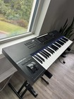 Native Instruments Komplete Kontrol S49 Mk2 Midi Keyboard W  Box  Pedal   Cable