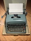 Olivetti Underwood Studio 44 Manual Vintage Typewriter With Case  Book