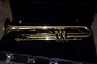 Yamaha Bb Trumpet  Gold Lacquered Brass  3-valve Piston  Case