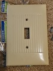 Nos Lg Vintage Mcm Sierra Ivory Bakelite Ribbed Single Toggle Wall Switch Plate