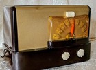 Vintage Emerson  moderne  Model 511 Tube Am Table Radio - Restored