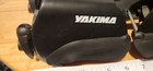 Yakima Railgrab Lowrider Roof Rack Towers For Round Bars  No Locks 