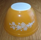 Pyrex 401 Butterfly Gold 1 5 Pint Mixing Stacking Bowl