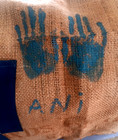 The Coffee Bean   Tea Leaf Hands Of Hope Burlap Jute Apron Rare New With Tags