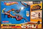 Mattel Hot Wheels Gorilla Takedown Track Set  2011  W1479  Wall Tracks New 