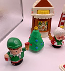 Vtg 2002 Fisher Price Little People Christmas Village Santa Sleigh Musical Tree