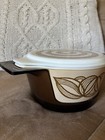 Vintage Pyrex 2 1 2 Qt Brown Onion Cinderella Round Casserole W  Hugger Cradle