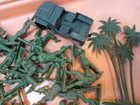 Large Lot 6 Oz 1 Qt Small 2  Tall Vintage Toy Green Plastic U s  Wwii Soldiers
