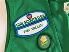 Vintage Girl Scouts Junior Vest 34 Patches 4 Pins Youth 16 Green Made Usa Sewn