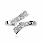 Women Wear Adjustable Toe Ring With Simulated Diamond In 925 Sterling Silver
