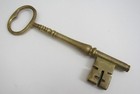 Vintage Virginia Metalcrafters Colonial Williamsburg 8  Skeleton Key Paperweight