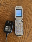 Vintage Motorola V195s Cellular Flip Phone   Black   Silver W  Charger