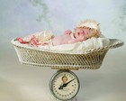 Vtg Shabby Chic Woven Wicker Nursery Baby Scale    Great Photo Prop  No Bedding 