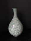 Korean Celadon Crackle Glazed 8   Bud Vase Traditional Green-red Flower Pattern