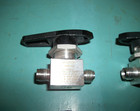 Lot Of 5 Swagelok Valves  4  Ss-43s4    1  Ss-43gs4  Ball Valves 3000 Psi  Clean