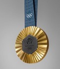 2024 Paris Games Commemorative  gold  Medallion Memorabilia With Display Stands 