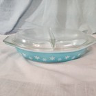 Pyrex  Turquoise 1 1 2 Qt  Divided Casserole Dish  Snowflake Pattern  Nice 