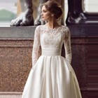 Elegant Long Sleeve Wedding Dresses Boat Neck Appliques Lace Satin Bridal Gowns