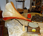 Grand Busy Bee Phonograph Record Player Disc Wind Up Horn Speaker