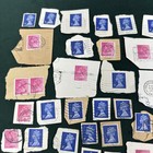 100  Gb Machin Stamps On off Paper Lot     Queen Elizabeth Ii     Mixed