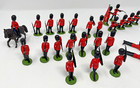 Britains Ltd Lot Of 25 Plastic British Soldiers Queen s Guard Used Vintage
