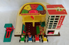 Fisher Price Vintage Little People Play Family Garage  930 Complete-  Fpb020