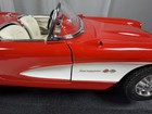 Burago 1960 Chevrolet Corvette Red   White 1 18 Scale Made Italy Display Case