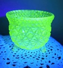 Vintage Medium Fenton Daisy   Button 2 5    Uranium Vaseline Glass Cauldron Glows