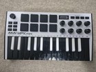 Akai Professional Mpk Mini Mk3 Keyboard   Pad Controller Special Edition White