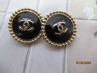 Chanel 2 Buttons   20 Mm  Gold Tone Black  Metal    This Is For 2