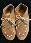 Vtg Native American Moccasins  Beaded Lace Up Brown Suede Leather Women   s Sz 5