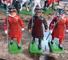 Britains Toy Soldiers Yeoman Warder Beefeaters With Pikes Set Of 3 Vintage 1990s
