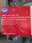 Wilton Holly Leaf Cookie Biscuit Pan Mold 15  Christmas Wreath Bow Non-stick New