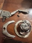 Singer Sewing Machine Bobbin Case   Hook Assembly Set     Simanco 125299 W bracket