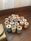 Vintage Small Sewing Box W  Accessories   Lot Of Old Wood Spools  Thread
