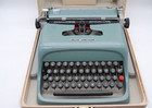Olivetti Underwood Studio 44 Typewriter W  Case - Spain