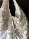 Ivory Sleeveless V-neck Full-length Wedding Dress Size 22 Beaded Embroidery